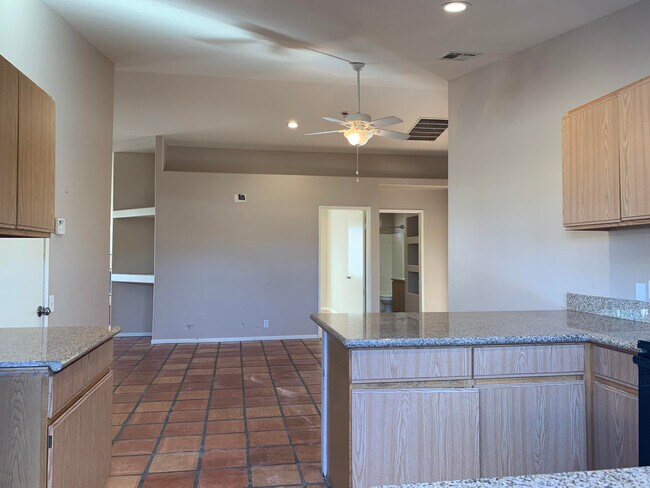 Building Photo - 53385 Avenida Rubio