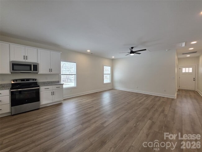 Building Photo - 126 Heath St