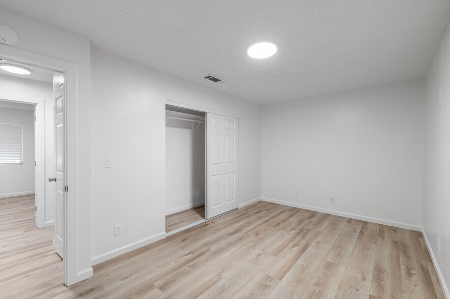 Building Photo - 2104 rosamond ave shasta lake apt 2