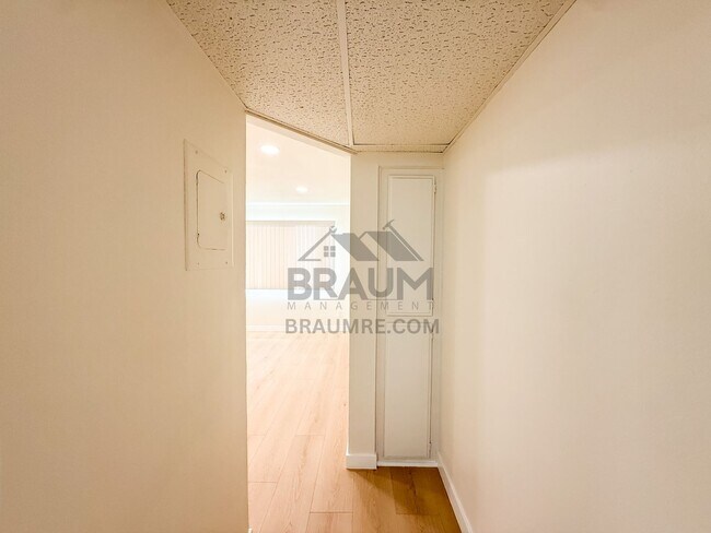 Building Photo - 11839 Burbank Blvd