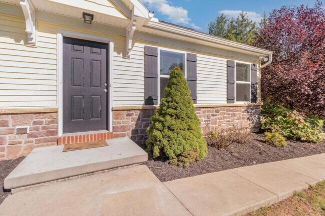 Building Photo - 927 E Lisburn Rd