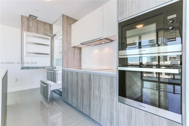 Building Photo - 2900 NE 7th Ave