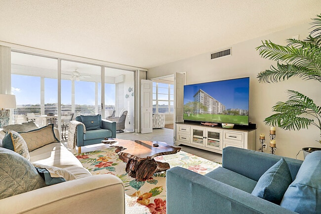 Building Photo - 575 Oaks Ln