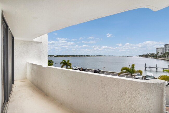 Building Photo - 1200 S Flagler Dr