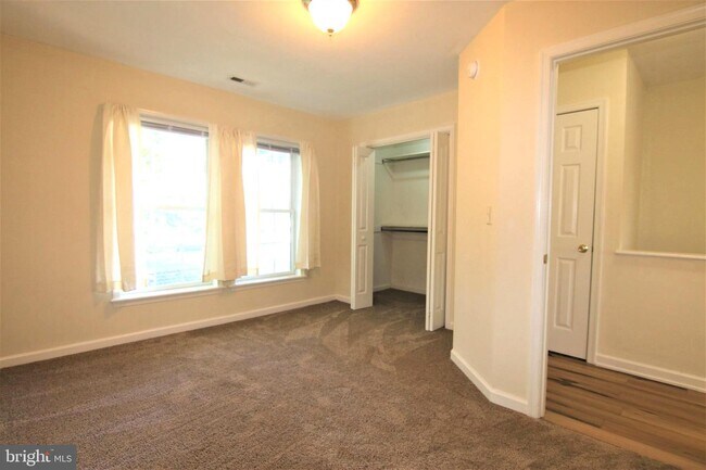 Building Photo - 115 E Sewell St