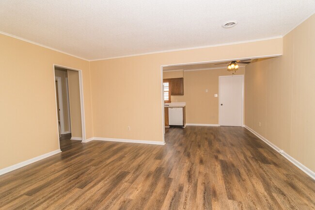 Building Photo - 705 June Dr