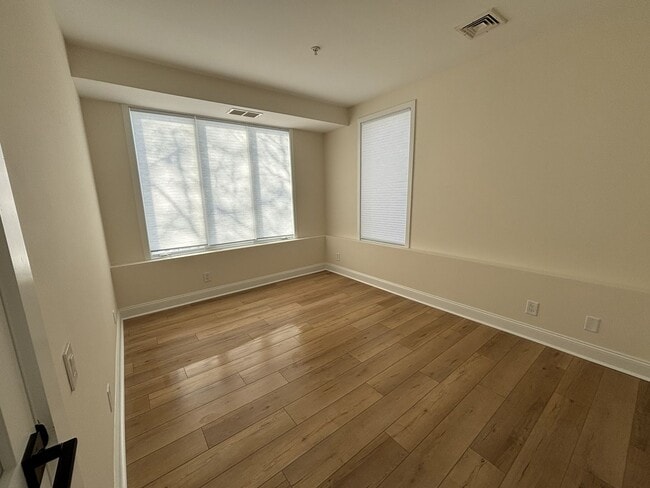 Building Photo - Nob Hill 2 Bedroom 2 Bath renovated Condo with Parking spot in Manayunk $2,195/month