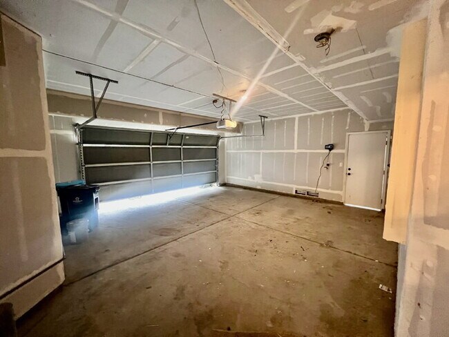 Building Photo - 116 Burgundy Ct