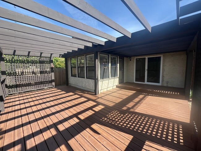 Building Photo - 4177 Villa Dr