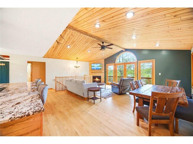 Building Photo - 17079 Paw Print Dr