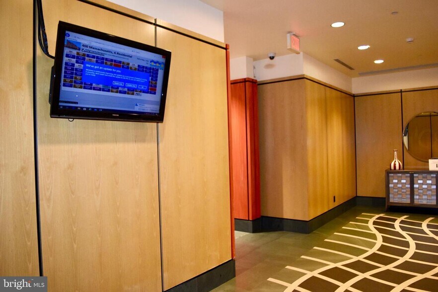 Package Pick up Monitor - 400 Massachusetts Ave NW