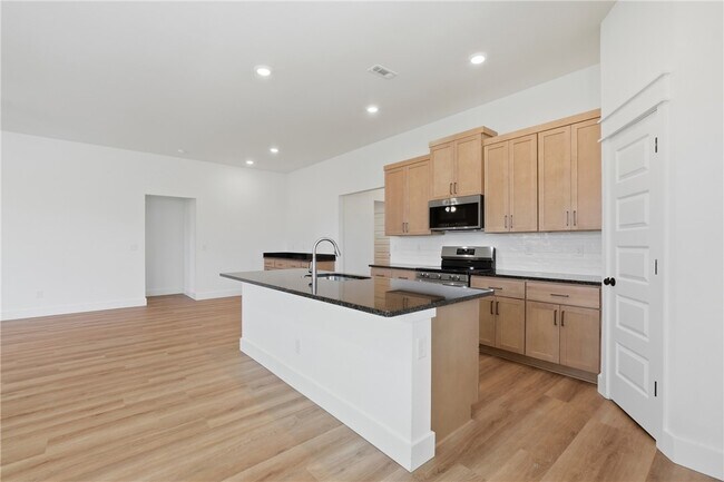 Building Photo - 5071 Vista Ave