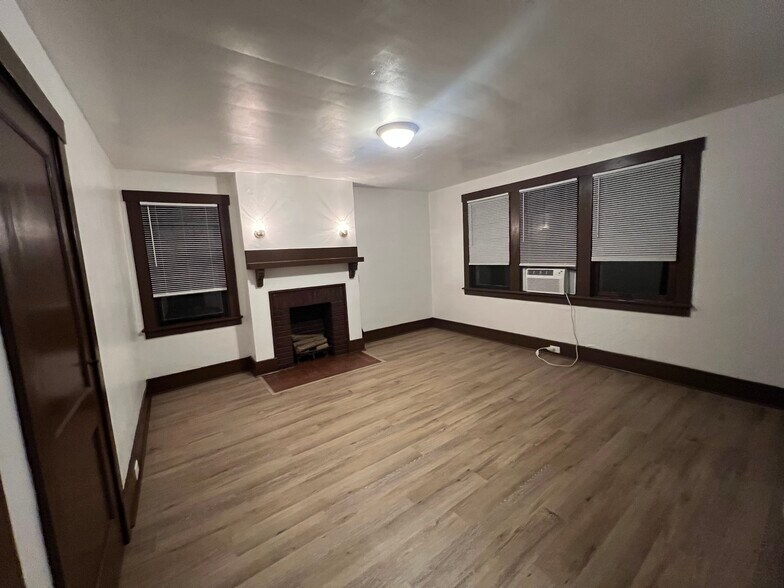 Building Photo - 320 Zara St