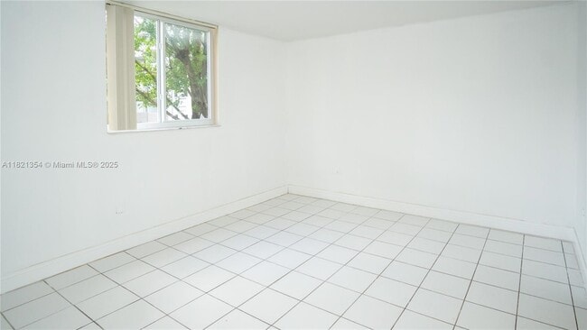 Building Photo - 10090 NW 80th Ct