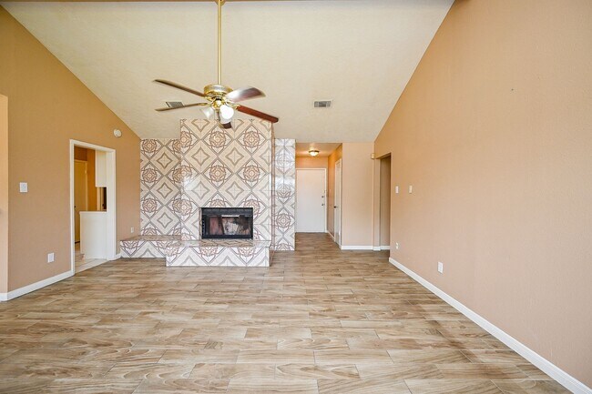 Building Photo - Nice 4 bd Rm Single Family Home