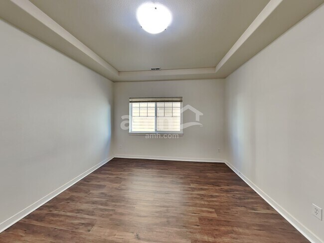 Building Photo - 7337 Rainier Dr