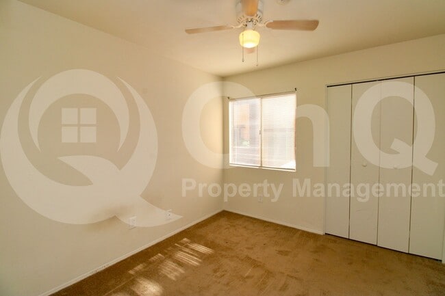 Building Photo - 1810 E Blacklidge Dr