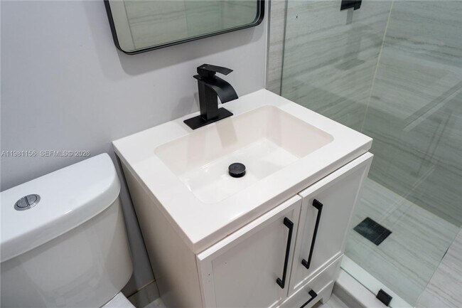 Building Photo - 1615 NE 9th St