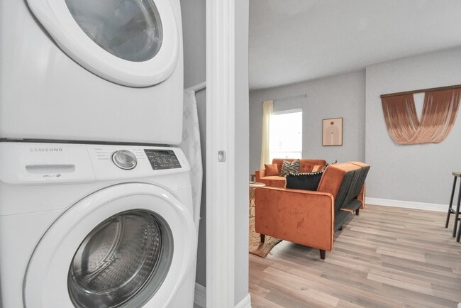 Building Photo - 7823 Gladstone St