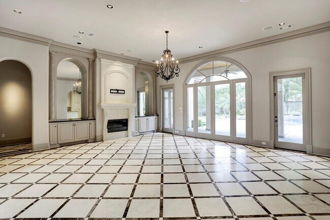 Building Photo - 5528 Holly Springs Dr