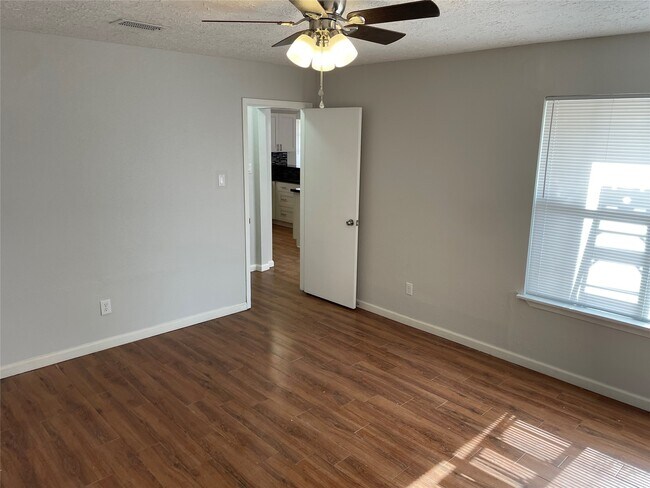 Building Photo - 505 Landing Blvd