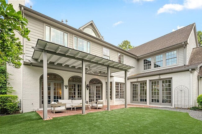 Building Photo - 5527 Briar Dr