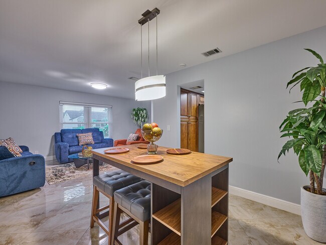 Building Photo - 1267 Summerwood Cir