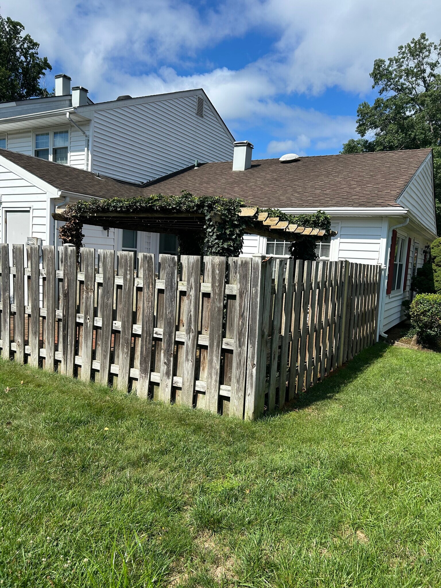 Building Photo - 126 Kingsley Way