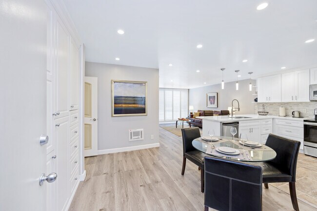 Building Photo - 11645 Montana Ave