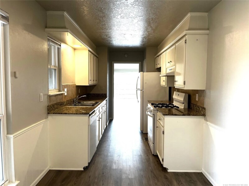 Building Photo - 8304 E 65th Pl