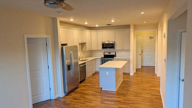 Building Photo - 110 Trotter Rd