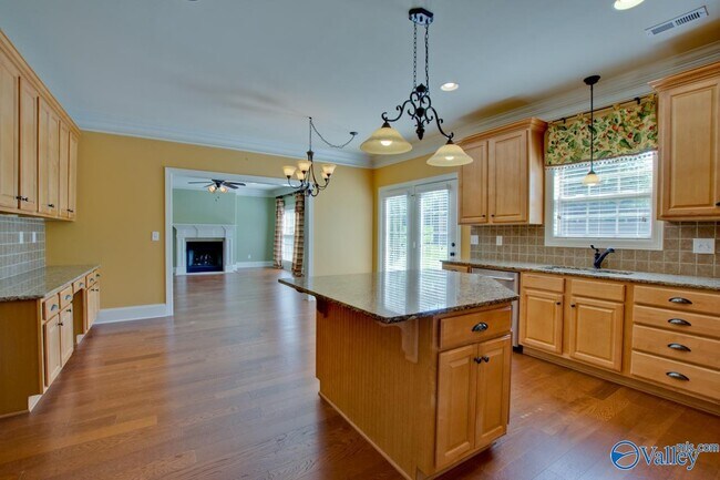 Building Photo - 2801 Centerridge Rd SE