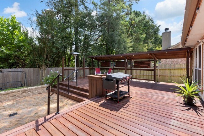 Building Photo - 6004 Hunnington Dr