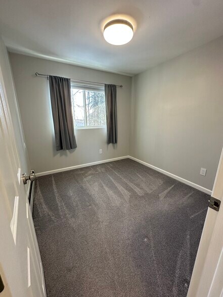 Building Photo - 1055 E Klatt Rd