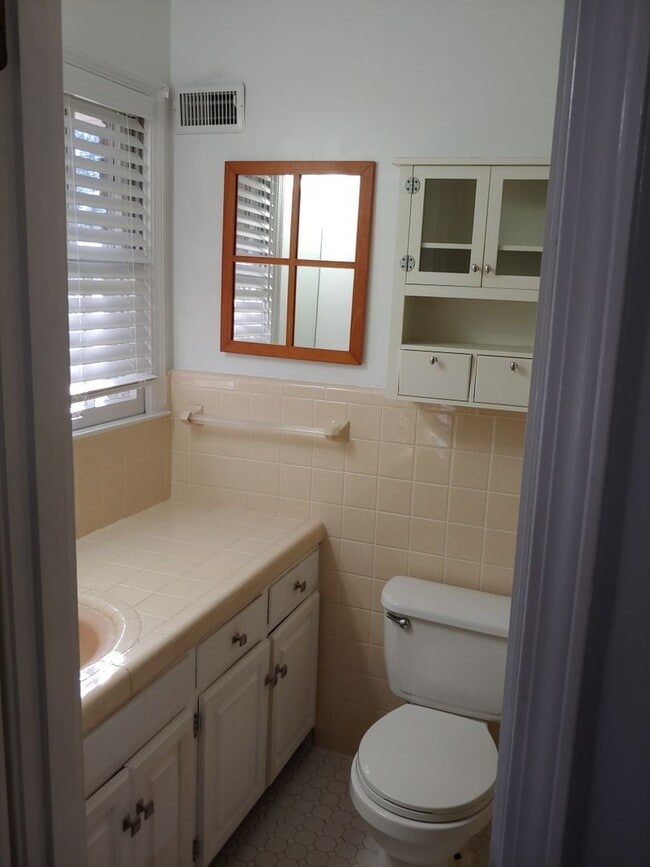 Building Photo - 1412 Bariwood Dr