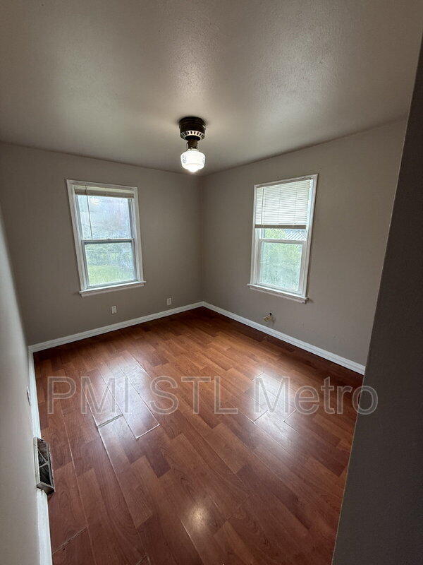 Building Photo - 1230 Roxton Dr