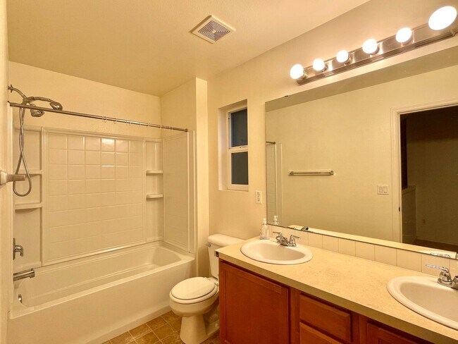 Building Photo - Great Home For Rent