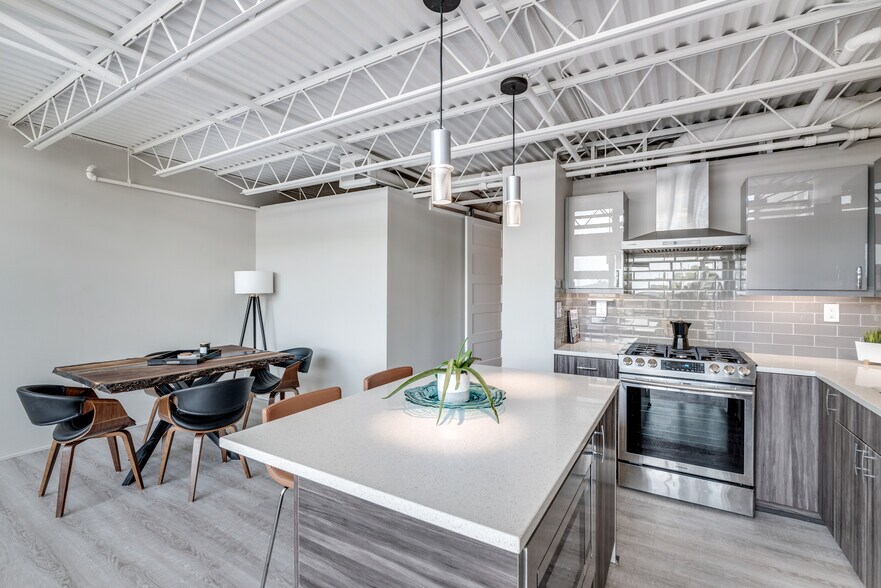 Building Photo - 367 Auden Ave