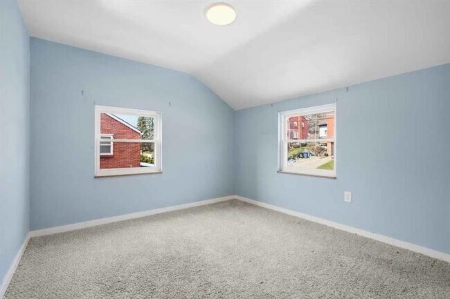 Building Photo - 1219 Circle Dr