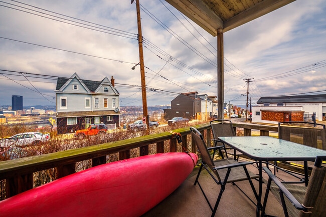 Building Photo - 1028 E Warrington Ave