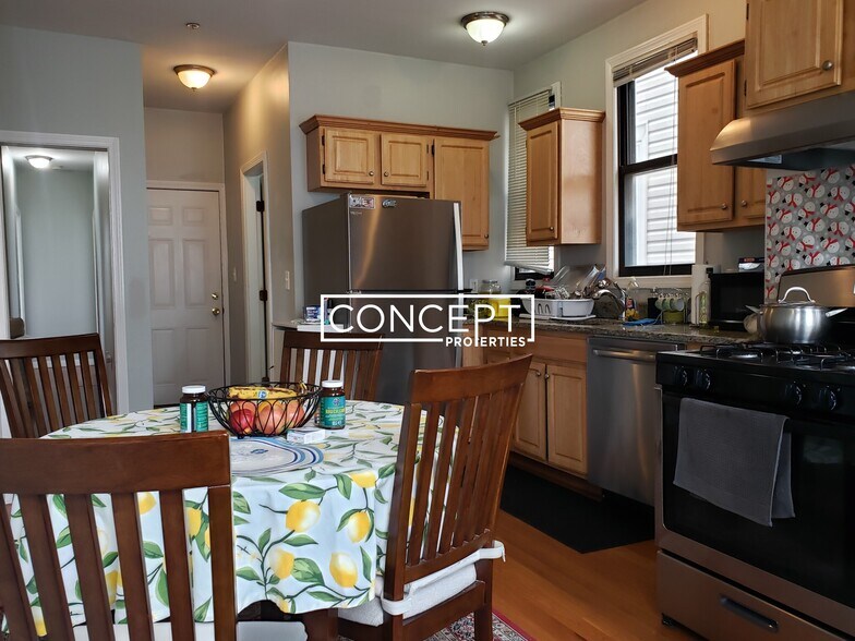 Building Photo - 358 Princeton St