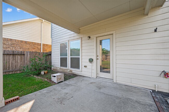Building Photo - 21583 Rose Mill Dr