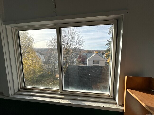 Building Photo - 220 Elliott Ave