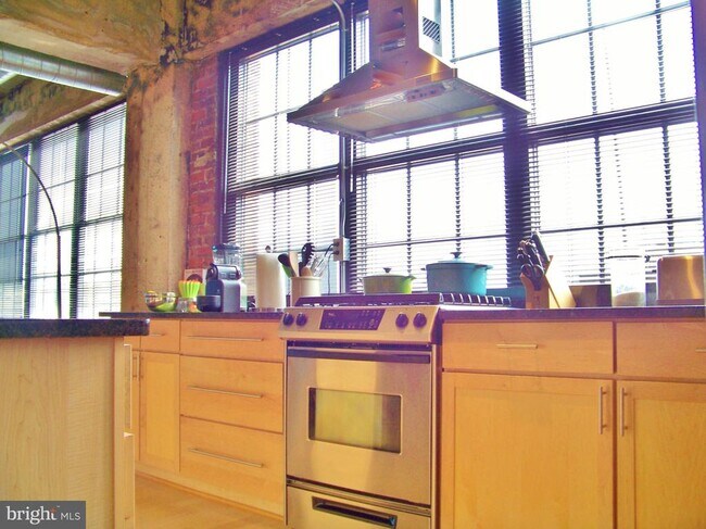 Primary Photo - 234 Holliday St