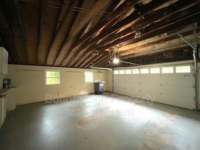 Building Photo - 186 Niven Rd