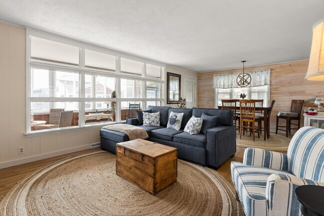 Building Photo - 12 Harris Ave