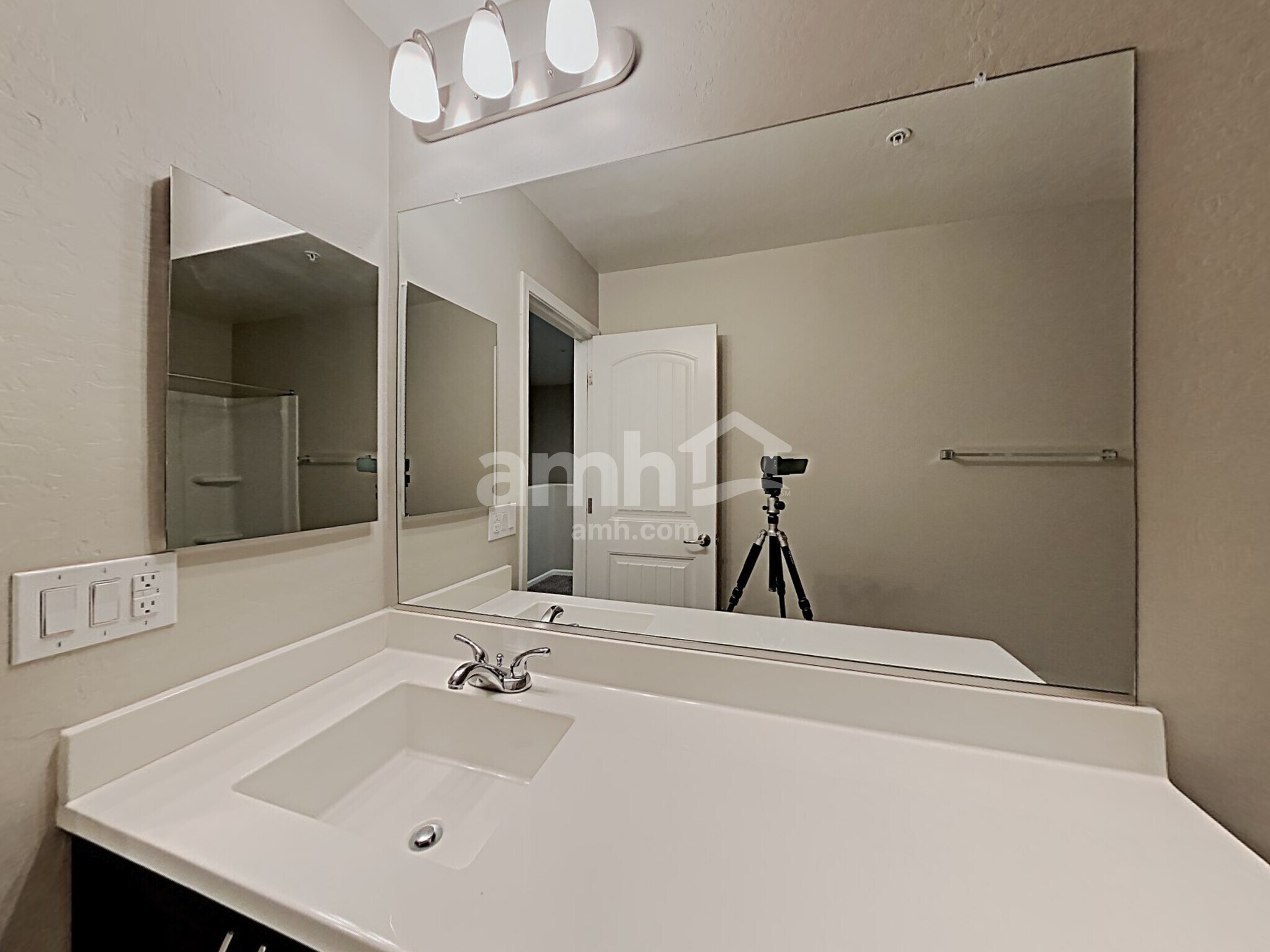 Building Photo - 20765 W Thomas Rd