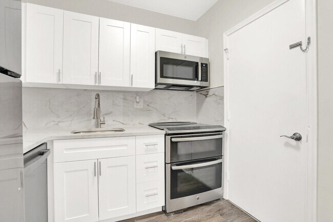 Building Photo - 299 SW 7th St