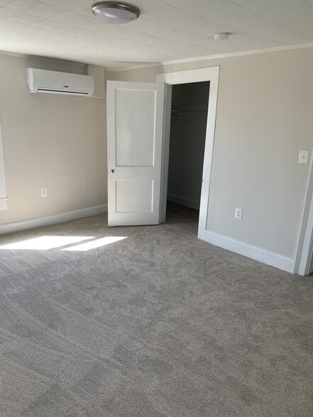 Building Photo - 105 N Franklin St