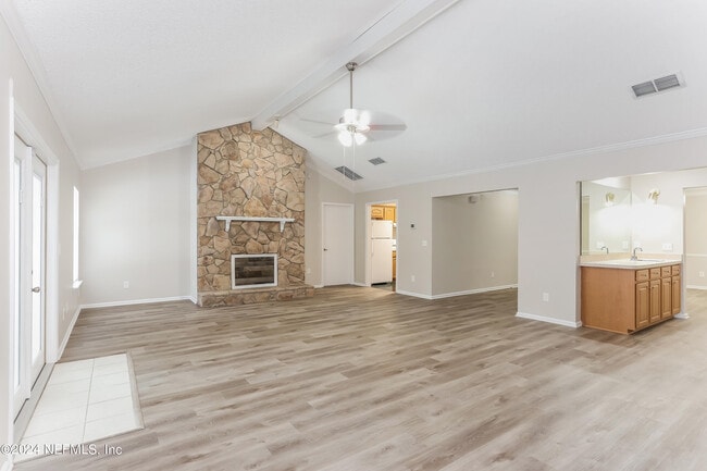 Building Photo - 533 Majestic Wood Dr